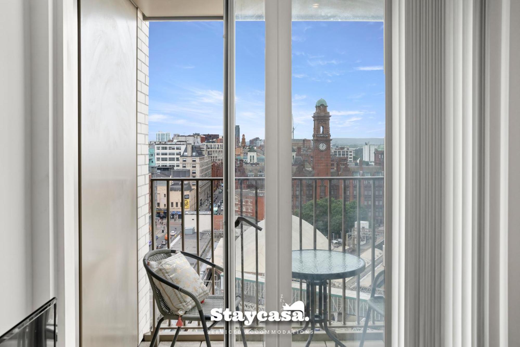 Spectacular Apartment Balcony View In City Centre — Photos 1